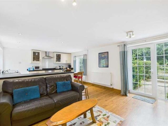 8 bed house for sale