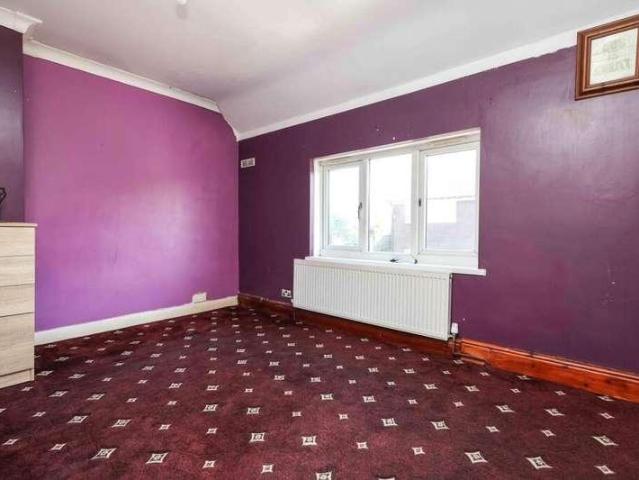 8 bed house for sale