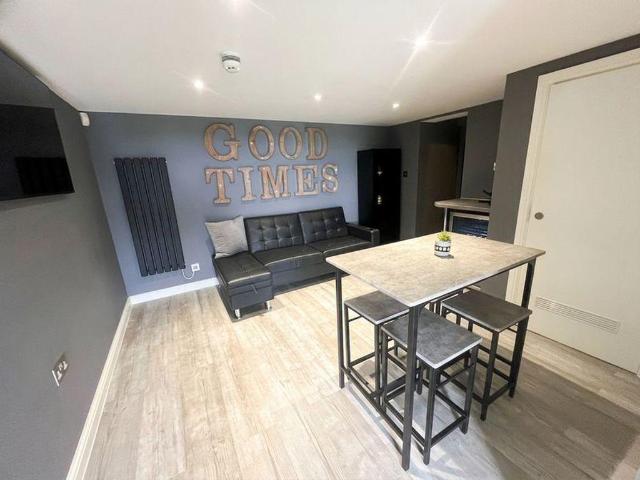 8 bed house for sale