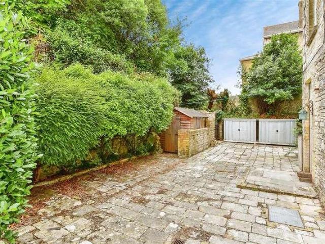 8 bed house for sale