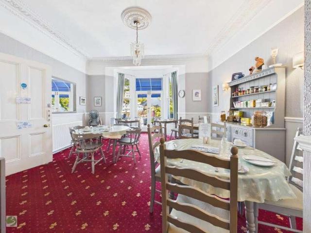 8 bed house for sale