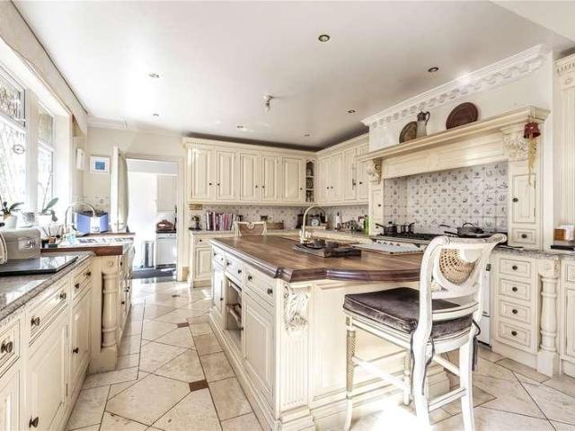 8 bed house for sale