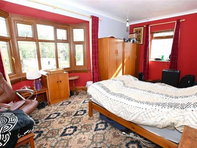 8 bed house for sale