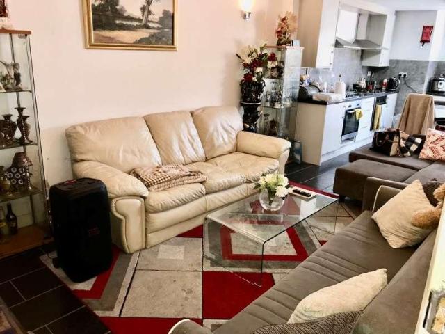 8 bed house for sale