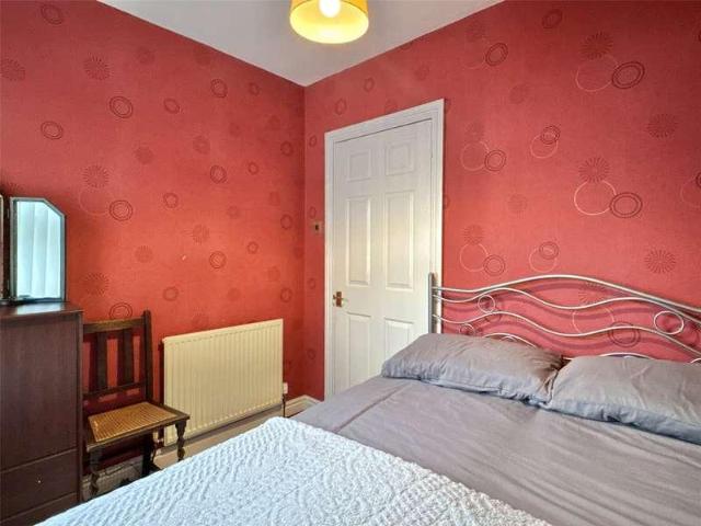 8 bed house for sale