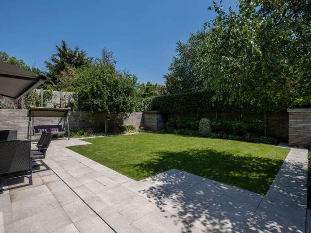 8 bed house for sale