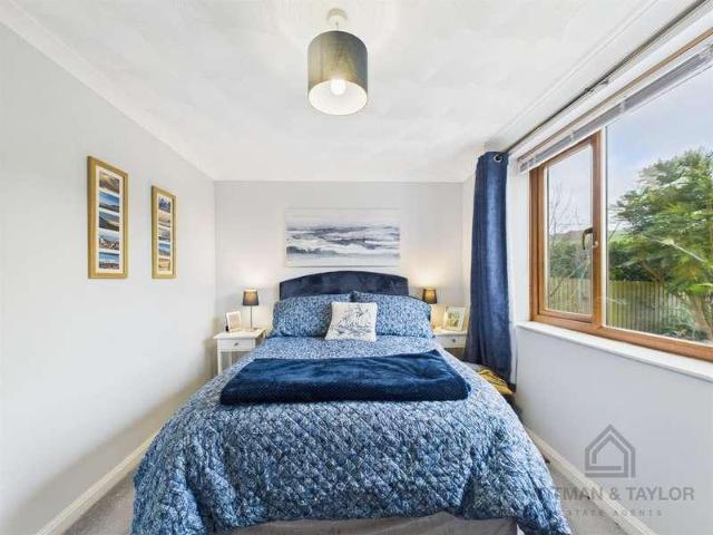 8 bed house for sale