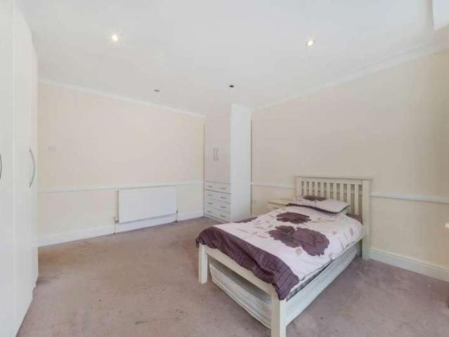 8 bed house for sale