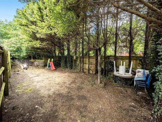 8 bed house for sale