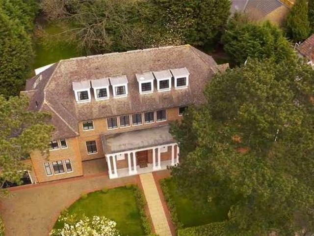 8 bed house for sale