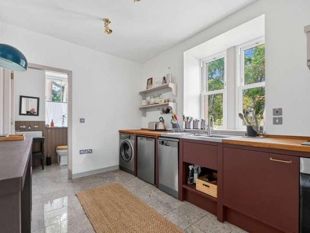 8 bed house for sale