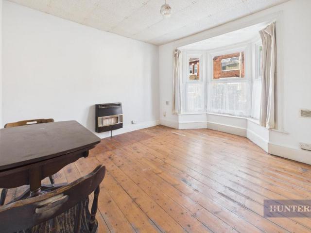 8 bed house for sale