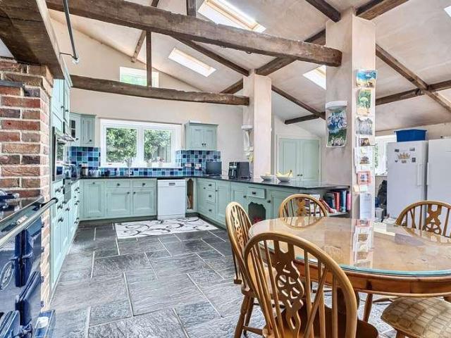 8 bed house for sale