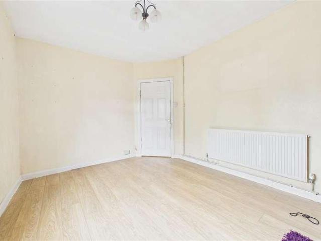 8 bed house for sale