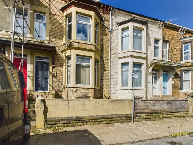 8 bed house for sale