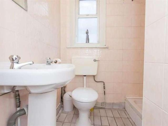 8 bed house for sale