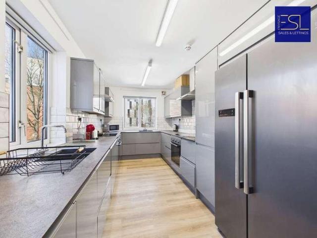 7 bed house for sale