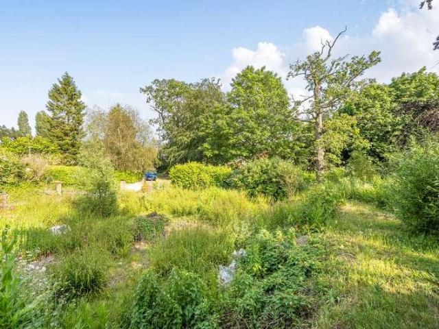 8 bed house for sale