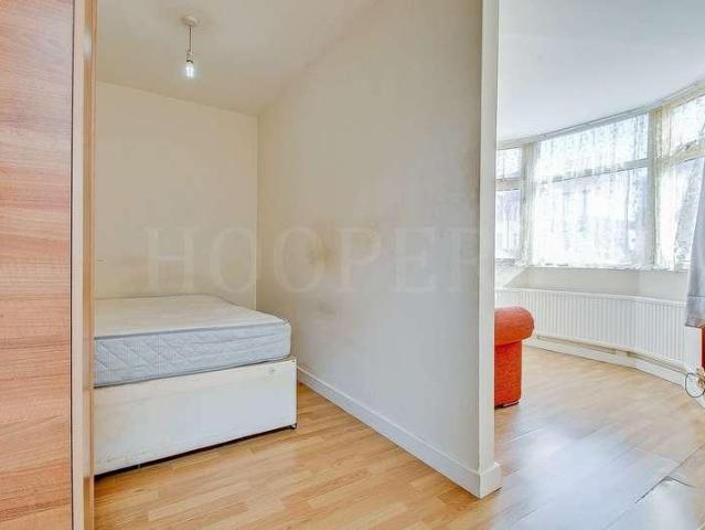 8 bed house for sale