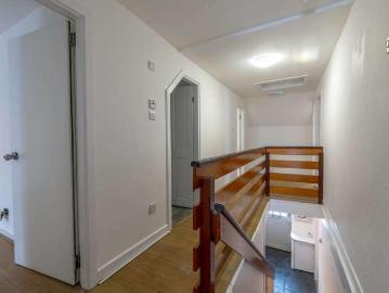 8 bed house for sale
