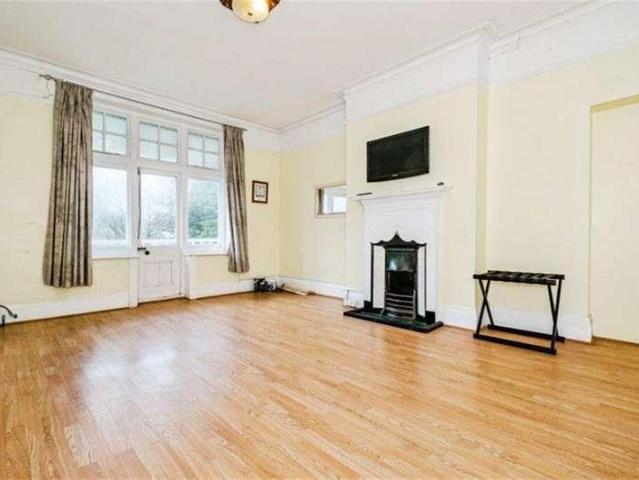 8 bed house for sale