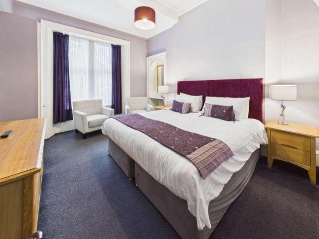 8 bed house for sale