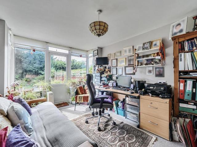 8 bed house for sale