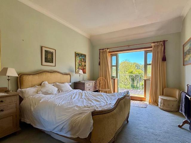 8 bed house for sale