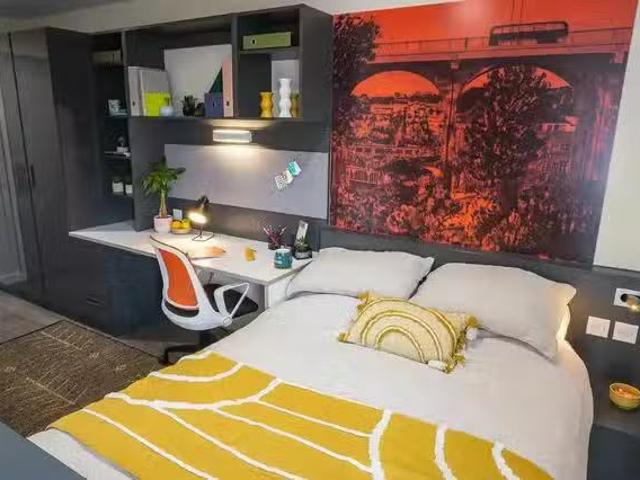 8 Bed Premium En suite