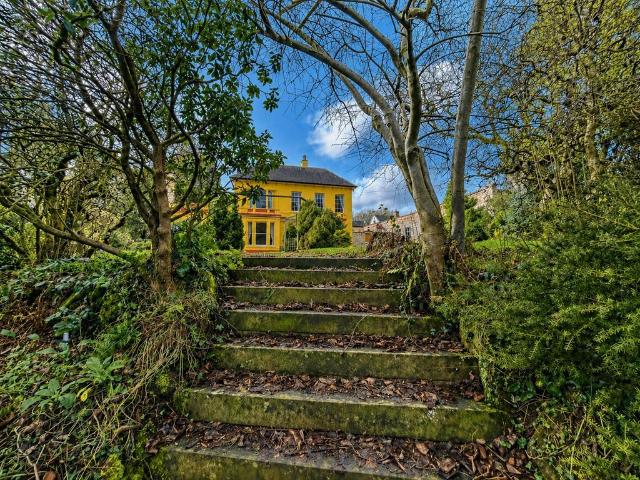 8 bedroom country house for sale
