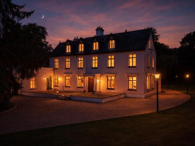 8 bedroom country house for sale