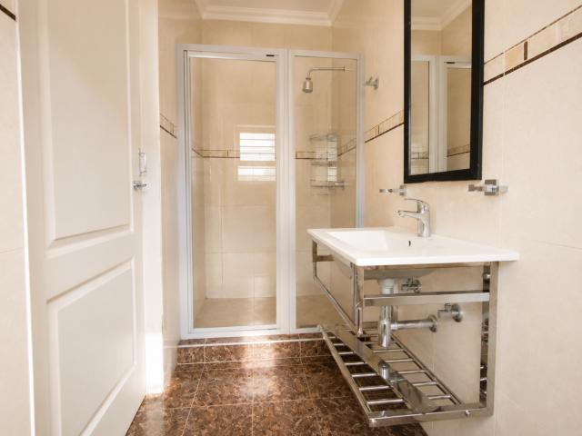 8 Bedroom Apartment / Flat For Sale in Winchester Hills