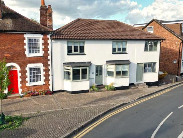 8 bedroom end of terrace house for sale