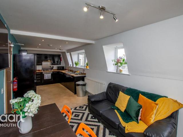 8 bedroom apartment to rent