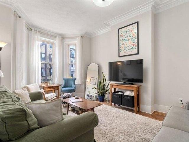 8 bedroom, Boston MA 02127 104788278