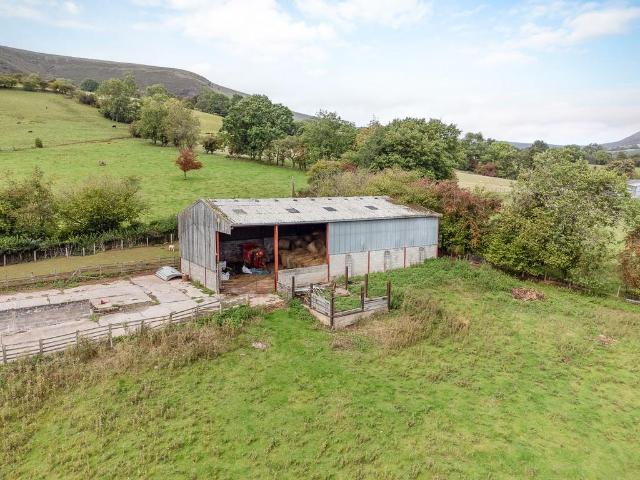 8 bedroom barn for sale