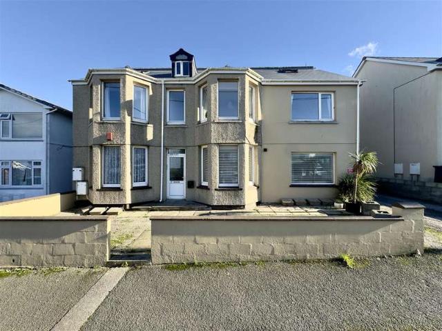9 Bedroom Block Of Apartments Flat