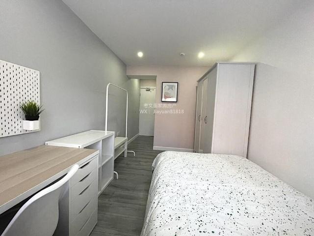 8 bedroom bungalow to rent