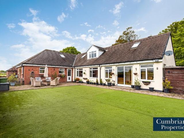 8 bedroom detached bungalow for sale