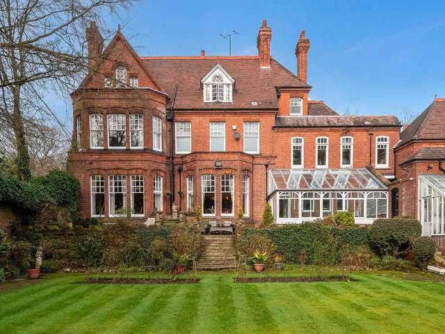 8 Bedroom Detached House