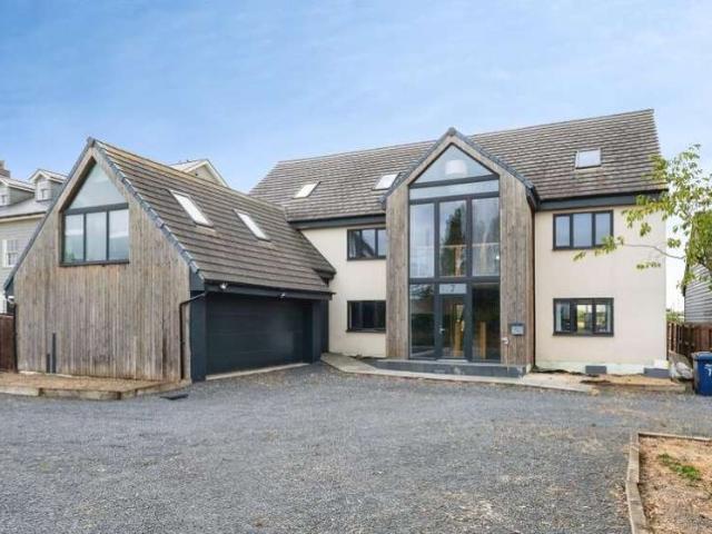 8 Bedroom Detached House