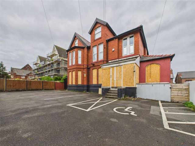 8 Bedroom Detached House