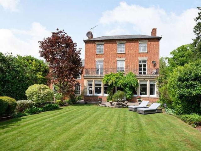 8 Bedroom Detached House