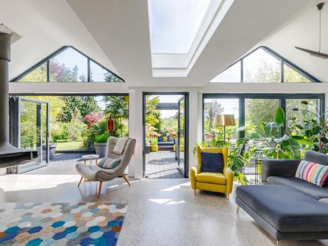 8 bedroom detached house for sale