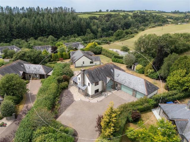 8 bedroom detached house for sale
