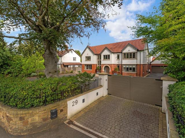 8 bedroom detached house for sale