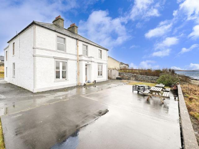 8 bedroom detached house for sale