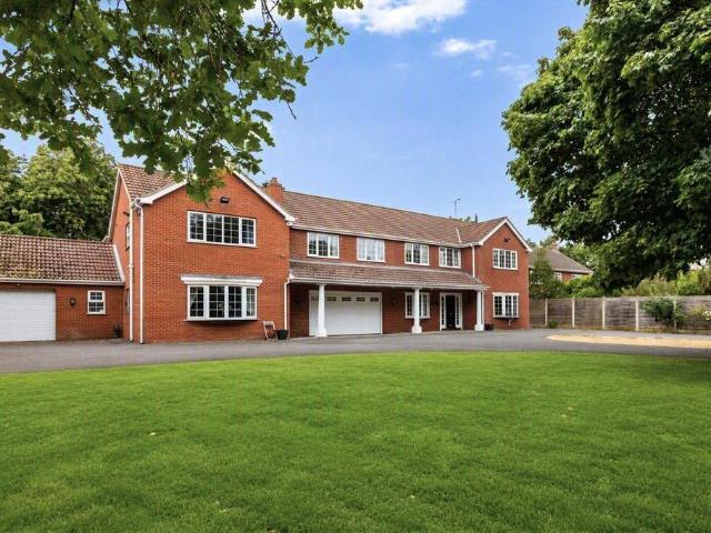 8 bedroom detached house for sale