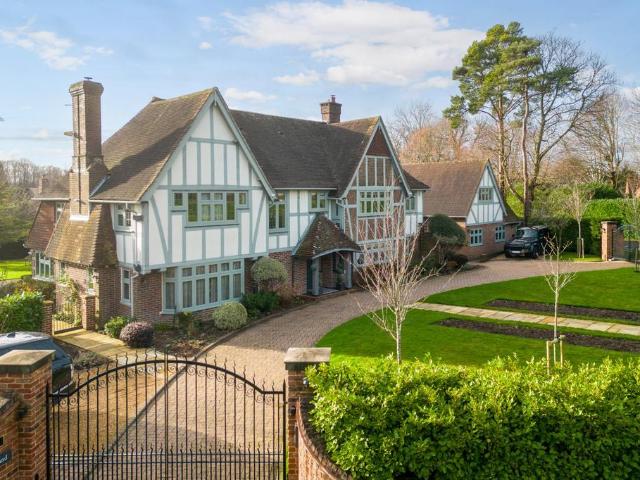 8 bedroom detached house for sale