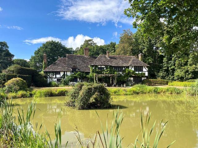 8 bedroom detached house for sale
